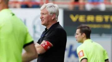 مكافأة غير متوقعة.. مدرب الكاميرون السابق ينال منحة أمم إفريقيا رغم إقالته من منصبه